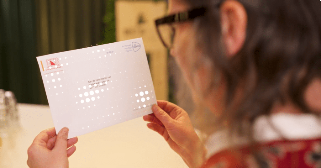 Kinh AI Envision Glasses chuyen danh cho nguoi khiem thi