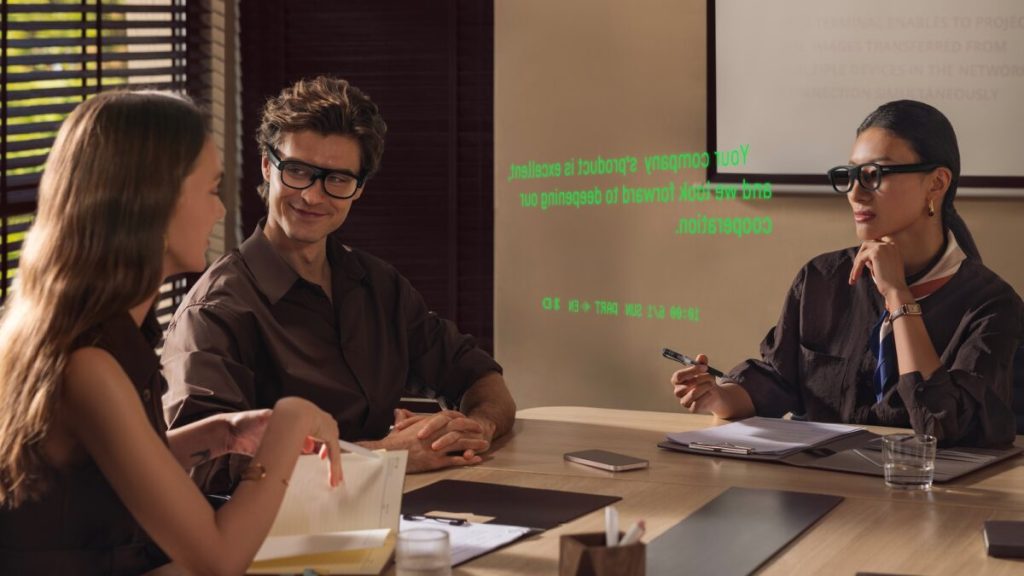 Kính AR dịch thuật Leion Hey2 hướng đến doanh nhân và du lịch quốc tế