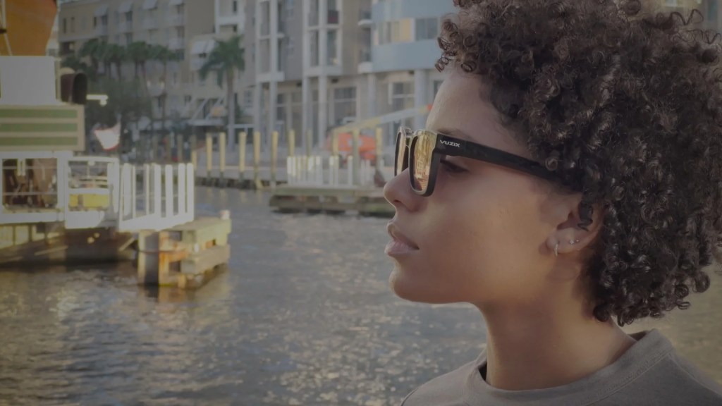 Kính AI Z100 có pin trâu nhưng cũng rất thời trang