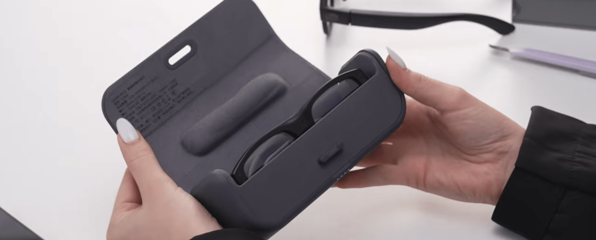 Leion Hey2 – Kính AR dịch thuật